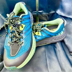 Hoka One One Speedgoat 3 Teal and Navy Shoes-Size 6